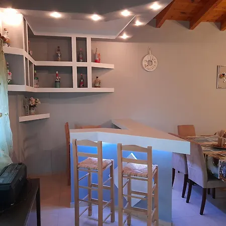 εξωτικο διαμερισμα με θεα την παραλια αλυκης