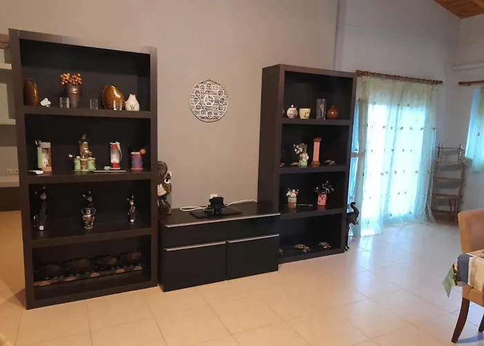 εξωτικο διαμερισμα με θεα την παραλια αλυκης *