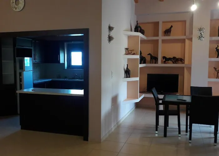 εξωτικο διαμερισμα με θεα την παραλια αλυκης